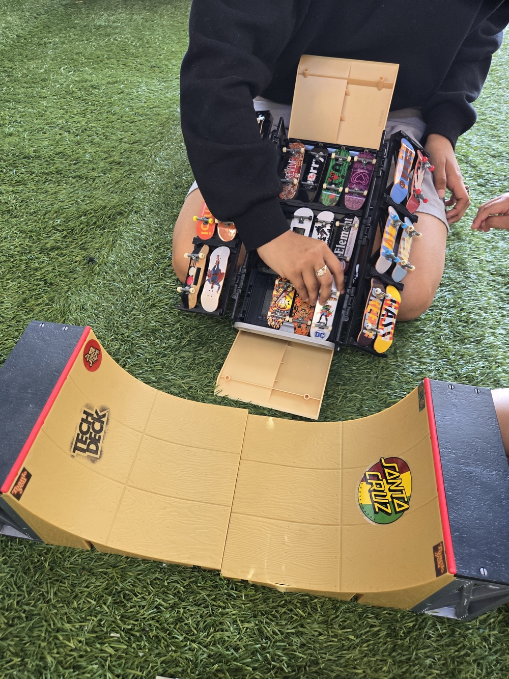 BUNDLE"Tech Deck Portable Skate Ramp & Case with Mini Fingerboards - Tan & Black